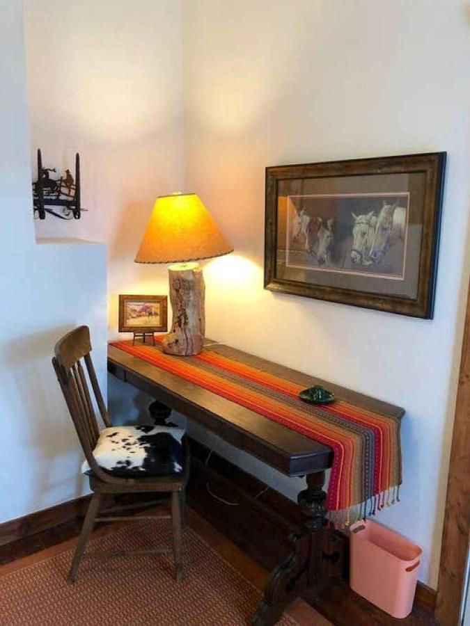 El Viejo Adobe - Across From Sul Ross Campus Bed & Breakfast Alpine Eksteriør bilde
